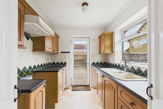 4 Violet Way, Peterborough photo 3