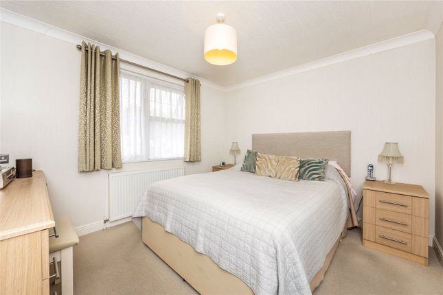 15, Subrosa Park, Merstham photo 4