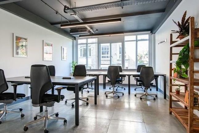 Office to let in Holywell Row, London