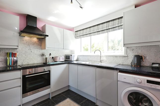 27, Hampden Court, Southam photo 4