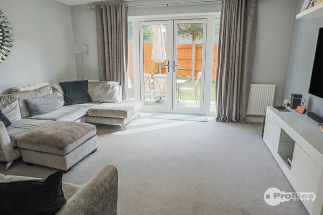 17, Co-Op Close, Barwell photo 2
