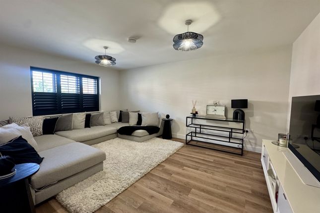 9, Alder Grove, Waterlooville photo 2