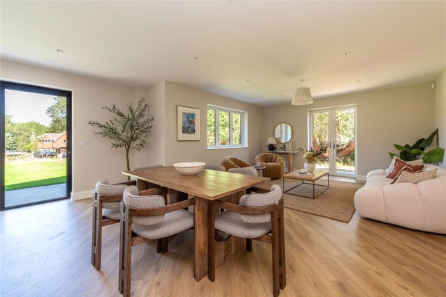 4 Bechwood Close,, Boxhill Road, Surrey photo 4