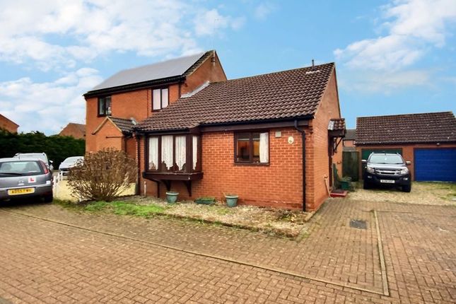 2-bed house on 11, Highfield Close, Dereham, £195,000
