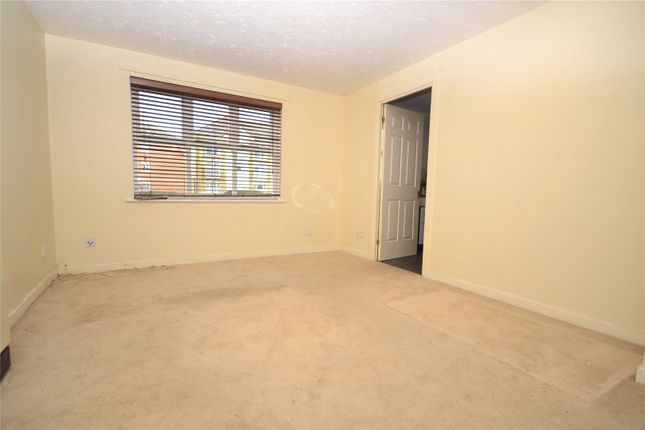 Stapleford Close, Essex photo 3