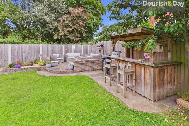 19 Heron Brook, Stafford photo 4