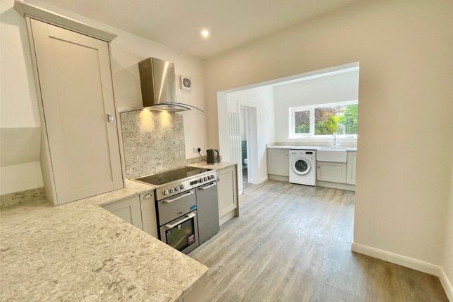 2, Thorndon Park Crescent, Essex photo 2