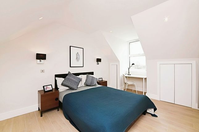 Flat 8, Tamarind Court, London photo 3