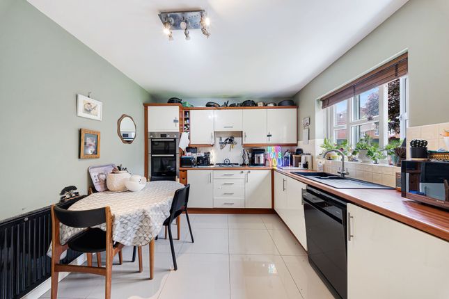 5 Roscommon Way, Widnes photo 3