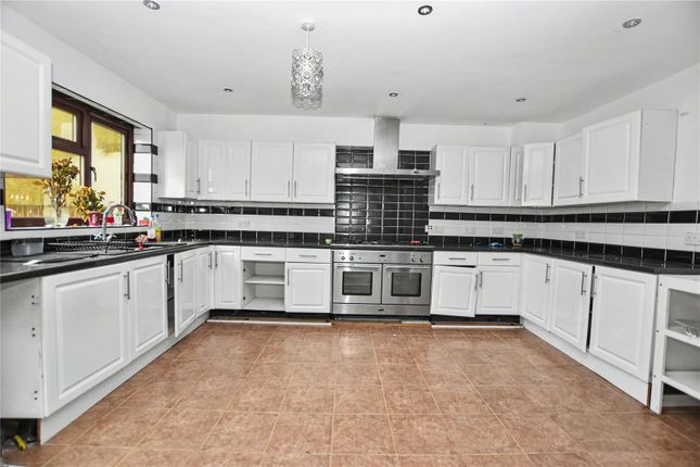 9, King Harolds Way, Bexleyheath photo 3