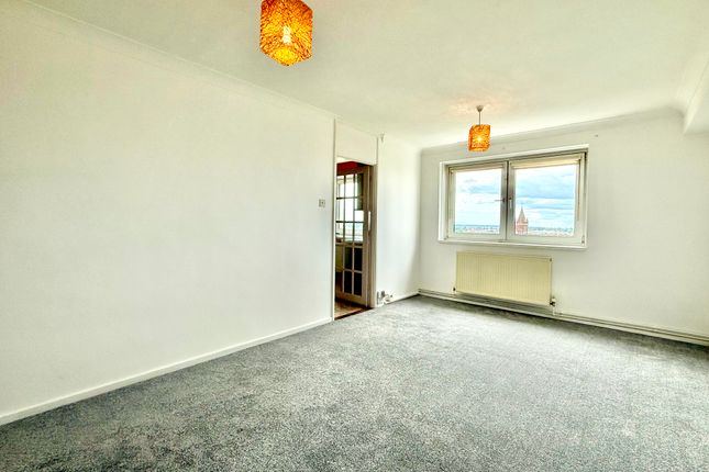 104 Harbour Towers, Trinity Green, Gosport photo 3