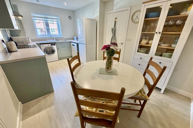 39, Kingfisher Drive, Yeovil photo 4