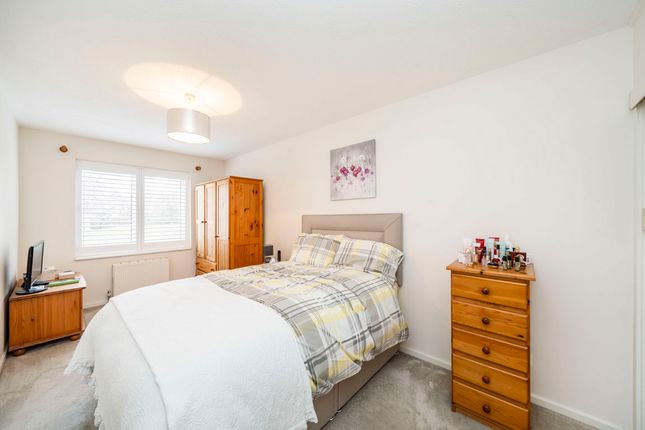 28, Hickin Close, London photo 4