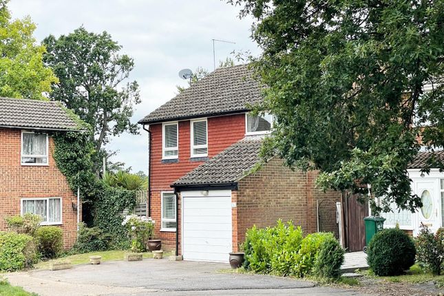 10, Felbridge Avenue, Crawley photo 2