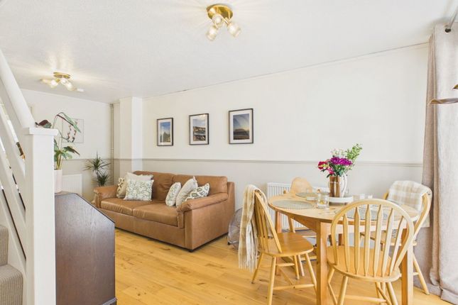1, Yarrow Close, Horsham photo 2