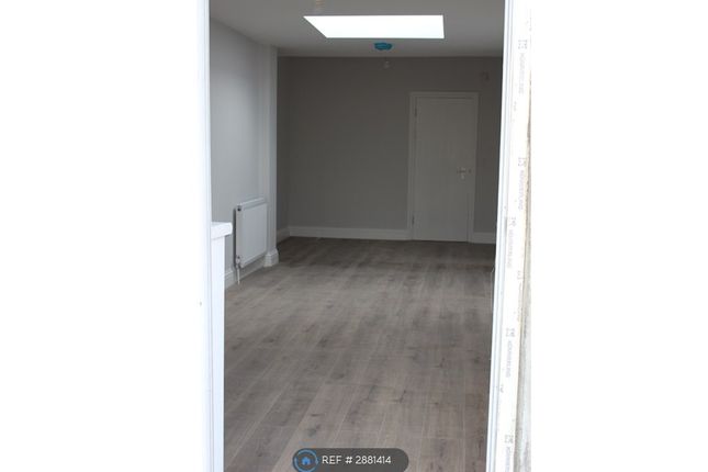 Roxy Avenue, Romford photo 4