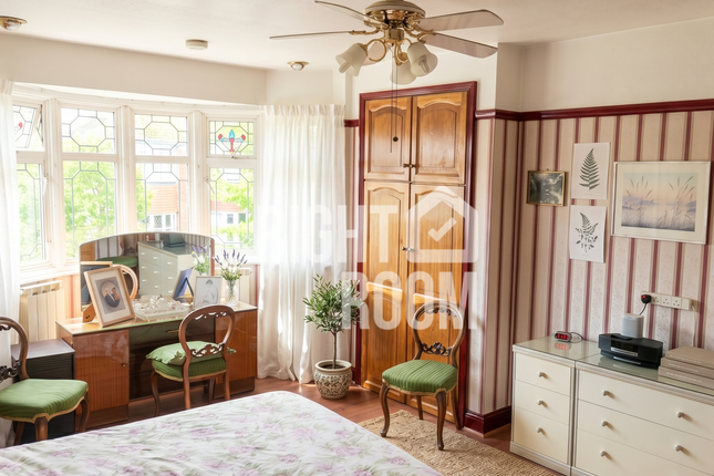 Room 4, 32 Sharon Gardens, London photo 2