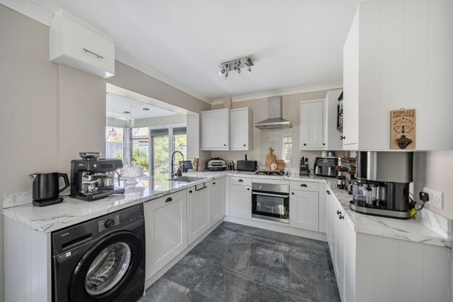 25, Gaveller Road, Swindon photo 4