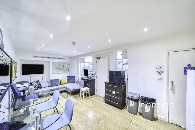 Room Q, 11, Charleville Road, London photo 4
