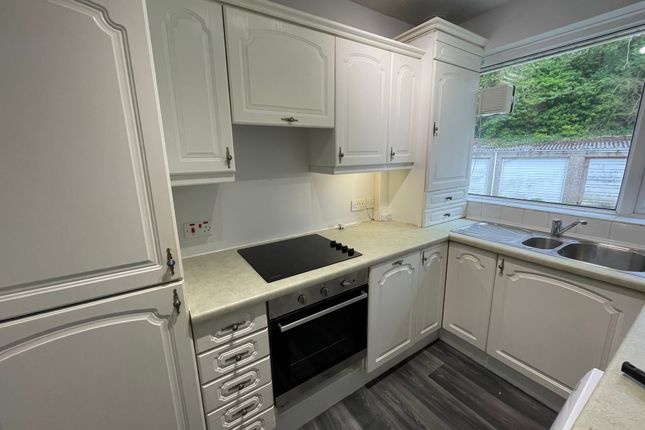 Flat to rent in Ffynone Close, Swansea