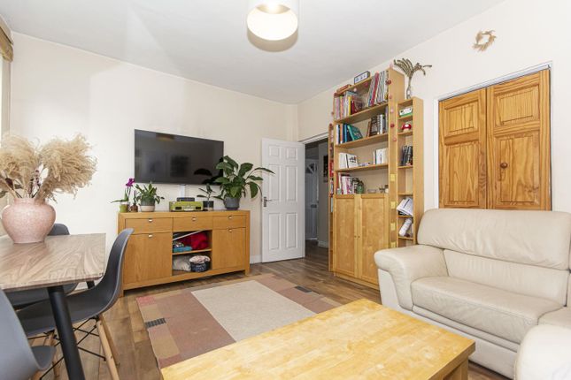 49, William Bonney Estate, London photo 3