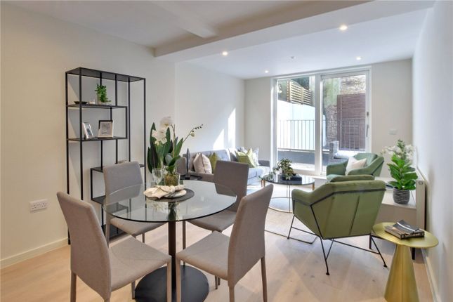 Flat 1, 16A, Bennett Park, Blackheath photo 2