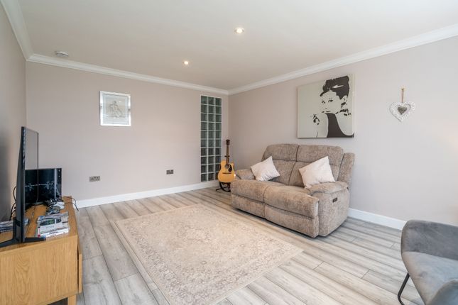130, Newbattle Abbey Crescent, Dalkeith photo 4