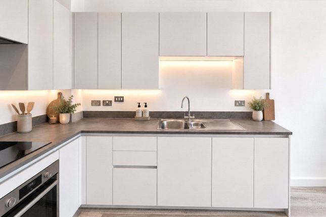 SNG SO - Flat 29, Agate Heights 98B,, Burnt Oak Broadway, Edgware photo 2