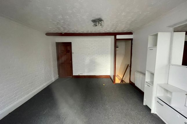 Flat 1 Above Shop, 1, Church Street, Chatham photo 4