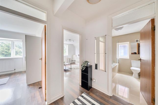 Flat 4, 2, The Park, Golders Green photo 2