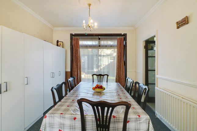 109, Buck Lane, London photo 4
