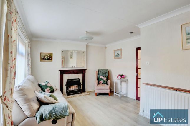 19, Leyland Road, Bulkington photo 2
