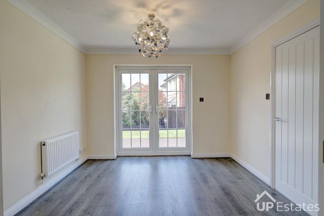 5, Franklins Gardens, Coventry photo 4