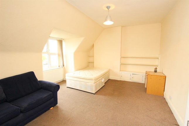 Room 4, 117, Twyford Avenue, London photo 3