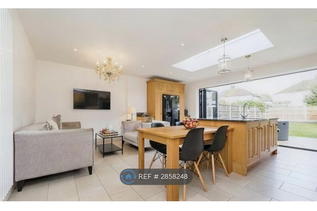 Seaforth Close, London, Romford photo 4