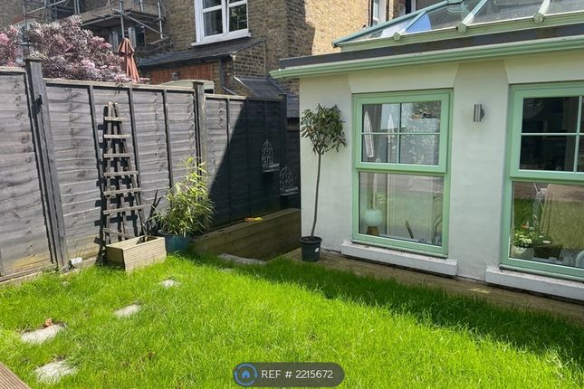 Thumbnail Flat to rent in Kingscourt Road, London