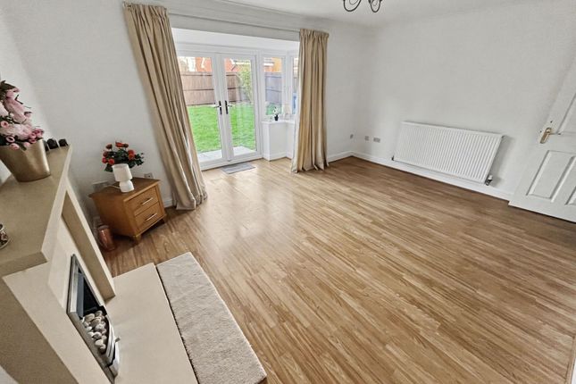 5 Newby Close, Bury photo 4