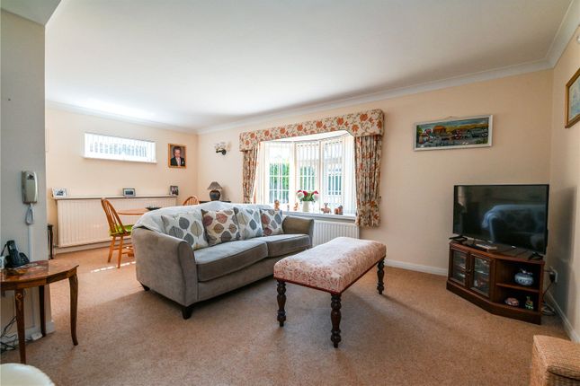 Flat 4, Berryhead Court, 10, Barton Wood Road, New Milton photo 2