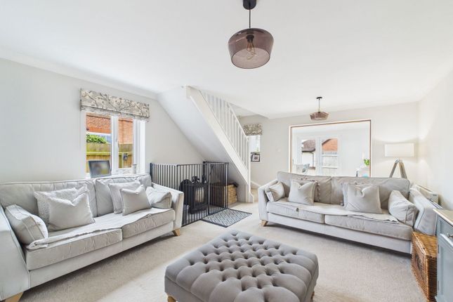 1, Jubilee Close, Woodbridge photo 2