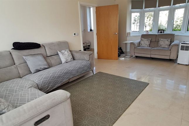 22, Charter Way, London photo 3