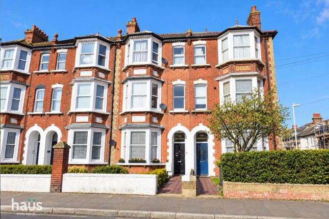 Studio flat on Victoria Park, Herne Bay, £825/mo