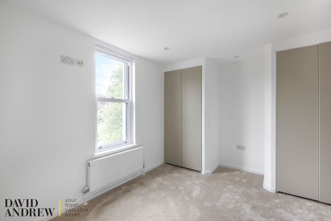 Flat 3, 109 Queens Drive, London photo 4