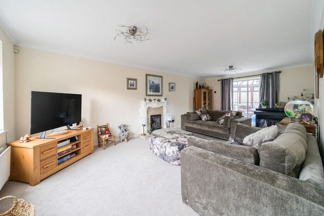 46, Hickory Gardens, Southampton photo 3
