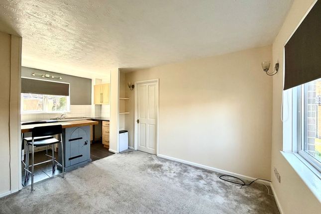 34, Highgrove Close, Calne photo 3