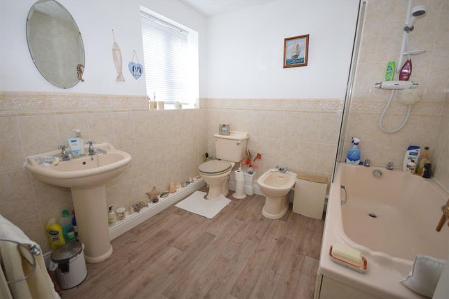 Detached house for sale in Chestnut Close, Harlow Wood, Nottingham