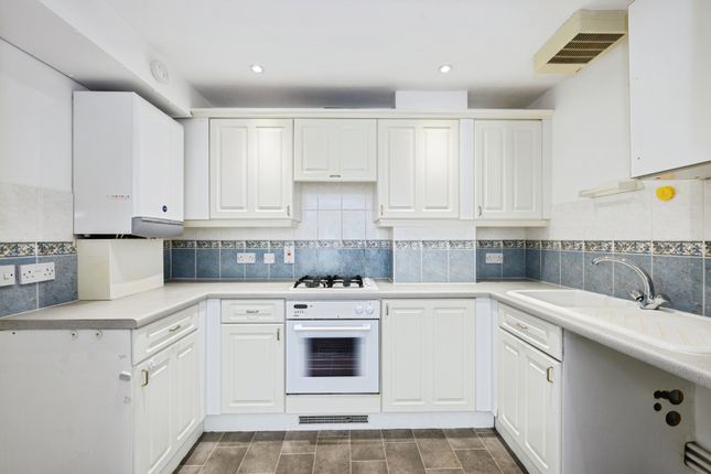 Flat 6 Holly House,, Aspen Vale, Surrey photo 3