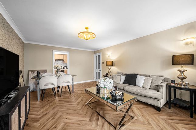 5 St Georges Lodge, Queens Road, Weybridge photo 4