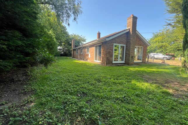 The Bungalow, White Cross, Draw Dyke, Sutton St James photo 2