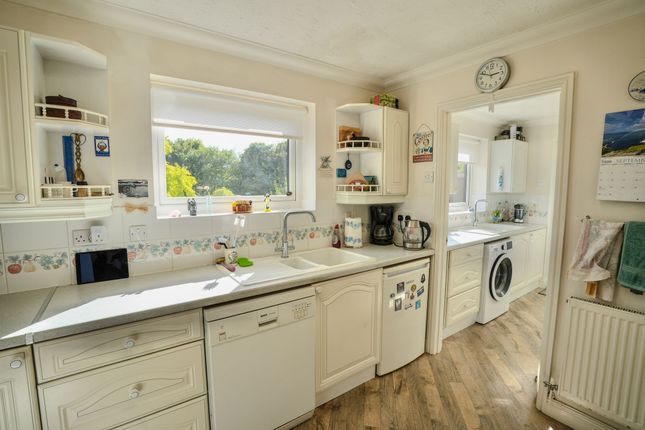 37 Fulcher Avenue, Cromer photo 4