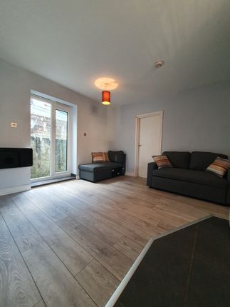 Flat to rent in Daniel Street, Cathays, Cardiff
